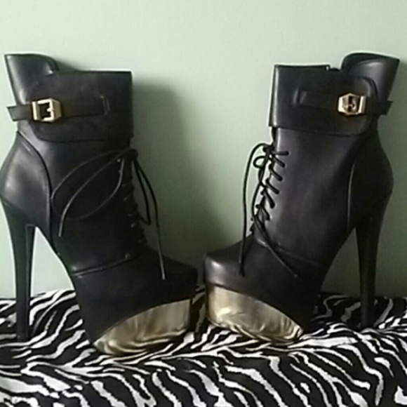 💰💰Eye Candie Platform Booties💰💰 - Picture 2 of 6